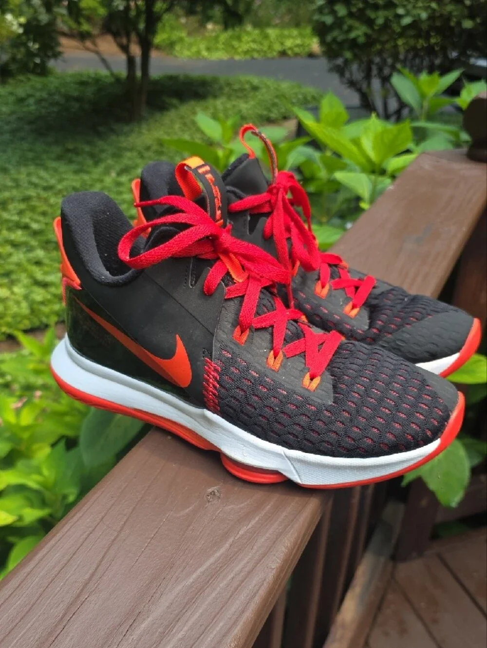 Nike Black and Red Men's Athletic Sneakers